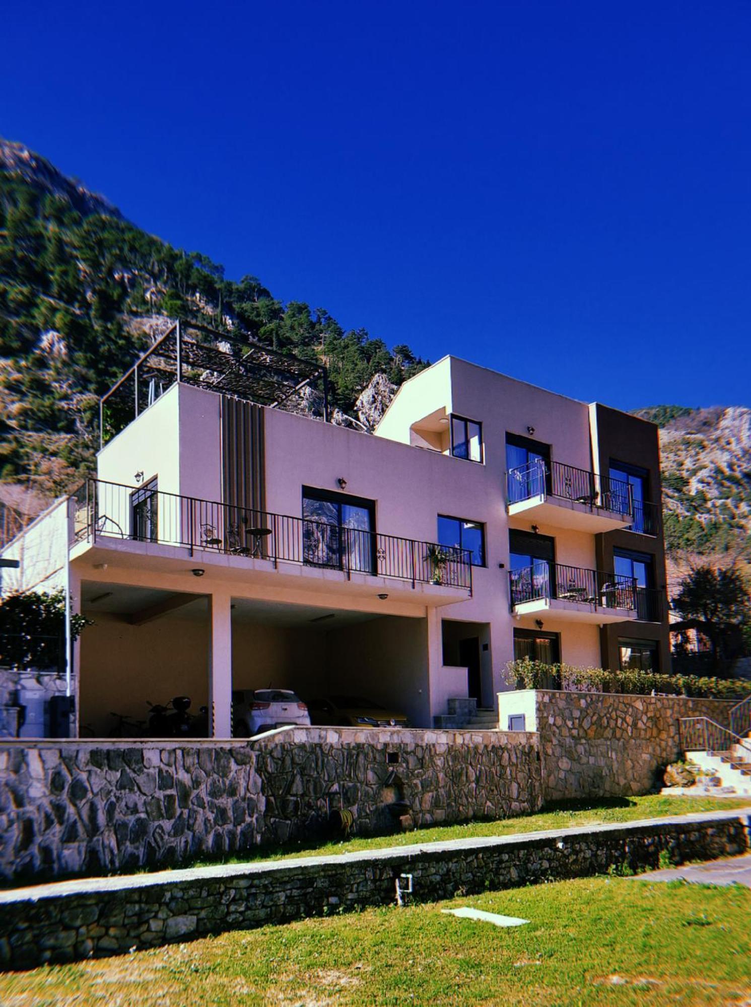 Marea Deluxe Apartment *
